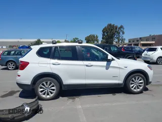 2017 BMW X3 xDrive28i z VIN 5UXWX9C35H0T24703, wystawiony jako IAAI lot #42283472 z przebiegiem 61 993 mil mil oraz . Historia ofert i sprzedaży dostępna na DreamBid. Obrazek 13.