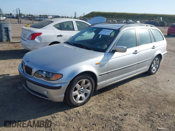 2003 BMW 3 Series 325xi with VIN WBAEP334X3PF03113, listed as a IAAI auction lot 42076463 with 220,723 mi miles. Bid and sale history available at carsss.com. Image 2.