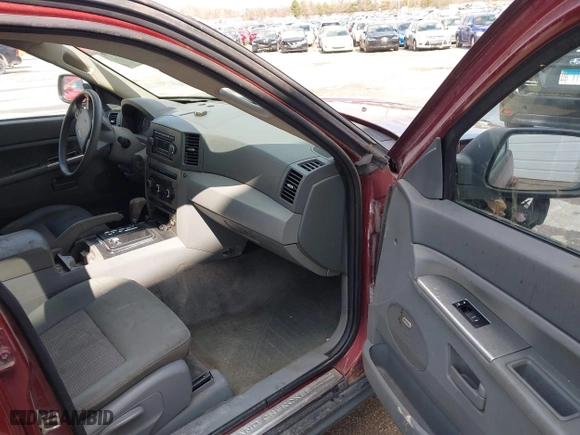 2007 Jeep Grand Cherokee Laredo with VIN 1J8HR48P37C624636, listed as a IAAI auction lot 41846326 with 222,116 mi miles. Bid and sale history available at carsss.com. Image 5.