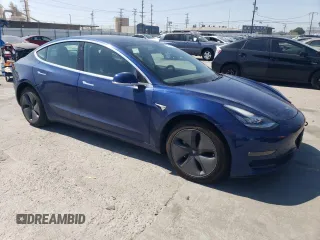2020 Tesla Model 3 Long Range z VIN 5YJ3E1EB7LF647614, wystawiony jako Copart lot #51316115 z przebiegiem 54 917 mil mil oraz Szkoda całkowita • Salvage title. Historia ofert i sprzedaży dostępna na DreamBid. Obrazek 4.