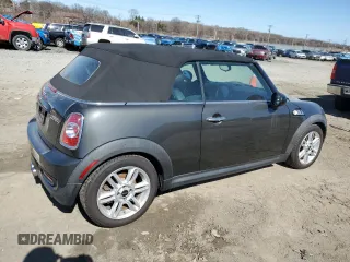 2015 MINI Convertible S z VIN WMWZP3C52FT708928, wystawiony jako Copart lot #49580345 z przebiegiem 62 342 mil mil oraz Czysty tytuł • Clean title. Historia ofert i sprzedaży dostępna na DreamBid. Obrazek 3.