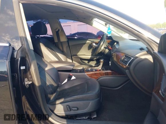 2014 Audi A7 Premium Plus z VIN WAUWGAFC4EN092525, wystawiony jako IAAI lot #42331183 z przebiegiem 183 258 mil mil oraz . Historia ofert i sprzedaży dostępna na DreamBid. Obrazek 5.
