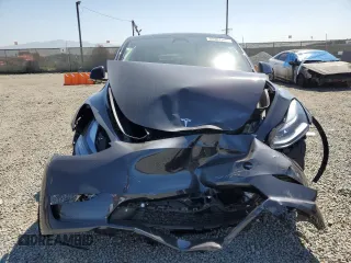 2025 Tesla Model Y Long Range z VIN 7SAYGDED0SF317270, wystawiony jako Copart lot #52387395 z przebiegiem 1 350 mil mil oraz Szkoda całkowita • Salvage title. Historia ofert i sprzedaży dostępna na DreamBid. Obrazek 5.