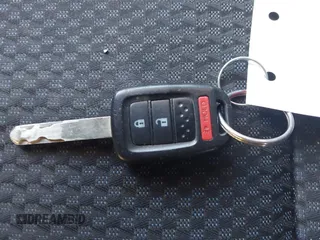 2018 Honda Fit LX z VIN 3HGGK5G44JM716592, wystawiony jako IAAI lot #41878820 z przebiegiem 70 464 mil mil oraz . Historia ofert i sprzedaży dostępna na DreamBid. Obrazek 11.