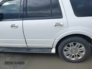 2011 Ford Expedition Limited with VIN 1FMJU1K56BEF19871, listed as a IAAI auction lot 41612117 with 246,367 mi miles. Bid and sale history available at carsss.com. Image 14.