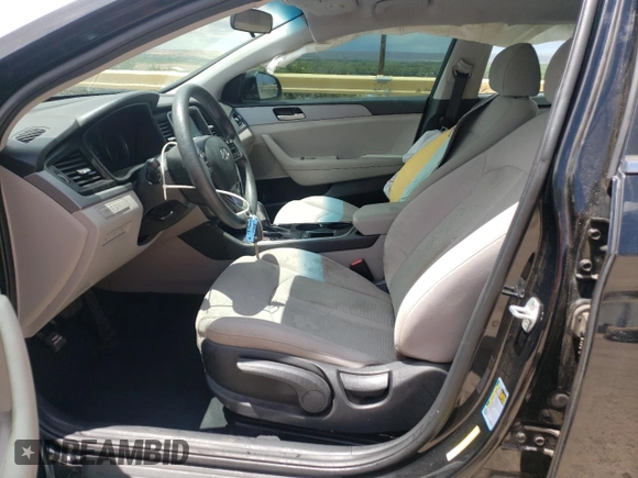 2018 Hyundai Sonata SE z VIN 5NPE24AF2JH690798, wystawiony jako Copart lot #57510685 z przebiegiem 49 717 mil mil oraz Szkoda całkowita • Salvage title. Historia ofert i sprzedaży dostępna na DreamBid. Obrazek 7.