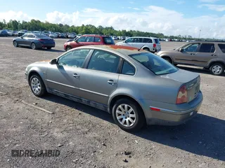 2001 Volkswagen Passat GLS z VIN WVWPD63B51P198425, wystawiony jako IAAI lot #42734511 z przebiegiem Nie podano mil oraz . Historia ofert i sprzedaży dostępna na DreamBid. Obrazek 3.