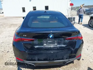 2024 BMW i4 xDrive40 z VIN WBY83FB05RFS37070, wystawiony jako IAAI lot #41975207 z przebiegiem 8 304 mil mil oraz . Historia ofert i sprzedaży dostępna na DreamBid. Obrazek 17.