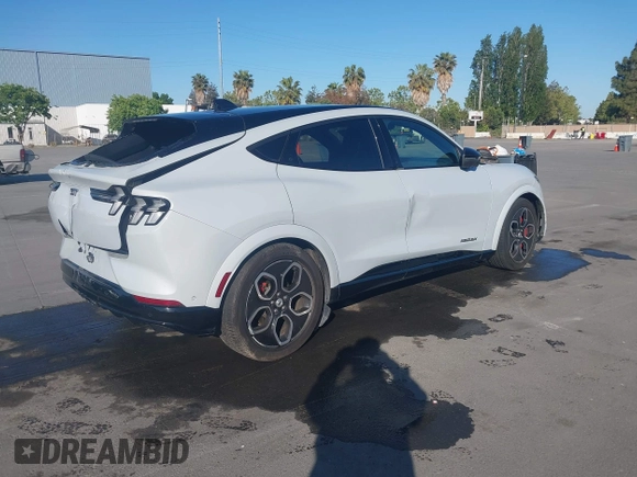 2023 Ford Mustang Mach-E GT z VIN 3FMTK4SE4PMA54704, wystawiony jako IAAI lot #42163871 z przebiegiem 67 987 mil mil oraz . Historia ofert i sprzedaży dostępna na DreamBid. Obrazek 4.