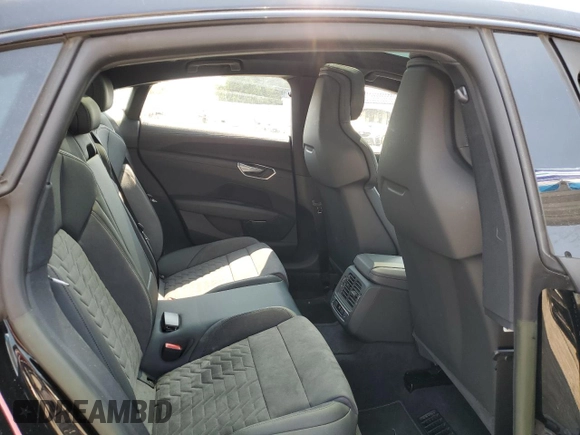 2023 Audi e-tron GT Prestige z VIN WAUDJBFWXP7003055, wystawiony jako Copart lot #71028874 z przebiegiem 7107 mil mil oraz Szkody całkowita. Historia ofert i sprzedaży dostępna na DreamBid. Obrazek 10.