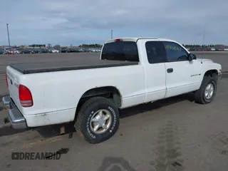 1998 Dodge Dakota SLT with VIN 1B7GG22X8WS677553, listed as a IAAI auction lot 41854961 with 167,917 mi miles and . Bid and sale history available at carsss.com. Image 4.