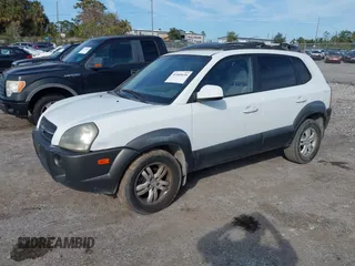 2007 Hyundai Tucson SE with VIN KM8JN12D07U638470, listed as a IAAI auction lot 41464634 with 203,283 mi miles. Bid and sale history available at carsss.com. Image 2.