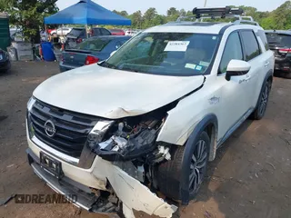 2015 Toyota Sienna XLE with VIN 5TDYK3DC2FS582546, listed as a IAAI auction lot 42443288 with 274,214 mi miles and . Bid and sale history available at DreamBid. Image 6.