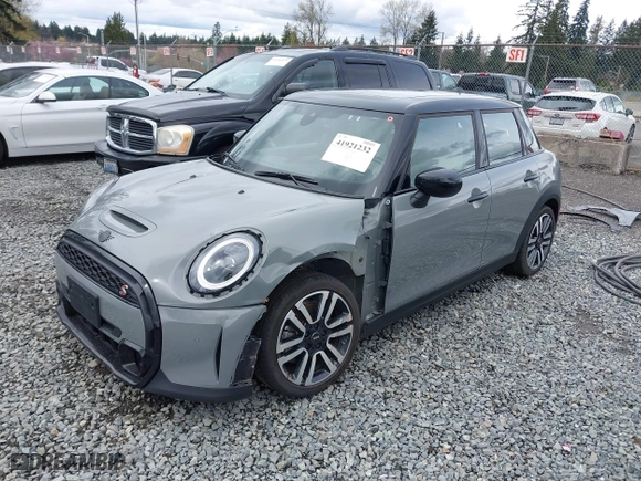 2023 MINI Hardtop 4 Door Cooper S with VIN WMW53DK06P2T05743, listed as a IAAI auction lot 41921232 with 12,017 mi miles. Bid and sale history available at carsss.com. Image 18.