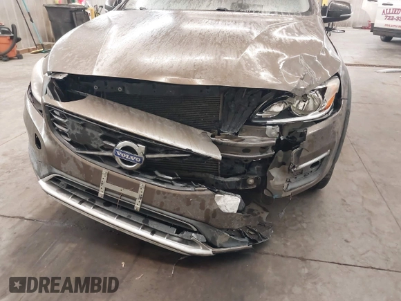 2015 Volvo V60 Cross Country T5 with VIN YV4612HK8F1001602, listed as a IAAI auction lot 41435154 with 143,575 mi miles. Bid and sale history available at carsss.com. Image 6.