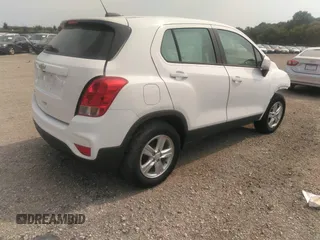 2019 Chevrolet Trax LS with VIN 3GNCJKSB4KL388884, listed as a IAAI auction lot 39924065 with 67,454 mi miles. Bid and sale history available at carsss.com. Image 4.