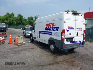 2018 Ram ProMaster Cargo z VIN 3C6TRVDG0JE144400, wystawiony jako IAAI lot #42287423 z przebiegiem 124 891 mil mil oraz . Historia ofert i sprzedaży dostępna na DreamBid. Obrazek 3.