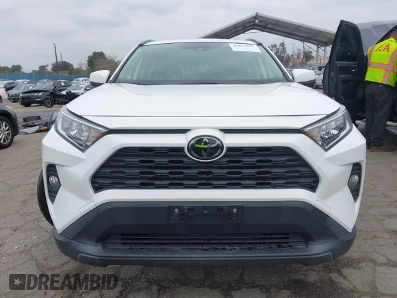 2019 Toyota RAV4 XLE Premium with VIN JTMA1RFV9KD513395, listed as a IAAI auction lot 41469143 with 28,406 mi miles. Bid and sale history available at carsss.com. Image 13.