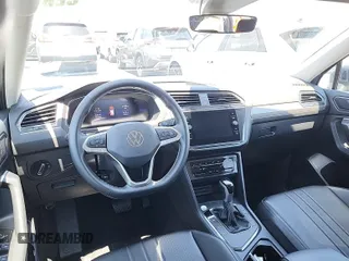 2024 Volkswagen Tiguan SE with VIN 3VV3B7AX8RM107014, listed as a IAAI auction lot 42734341 with 27,789 mi miles and . Bid and sale history available at DreamBid. Image 51.