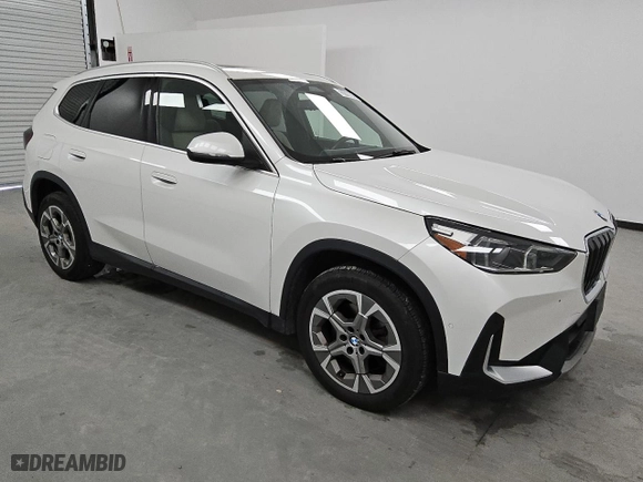 2023 BMW X1 xDrive28i with VIN WBX73EF00P5X20800, listed as a Copart auction lot 53166625 with 27,545 mi miles and Clean Title. Bid and sale history available at carsss.com. Image 4.