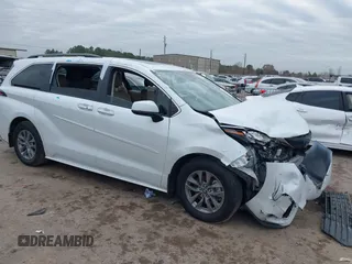 2022 Toyota Sienna XLE with VIN 5TDYRKEC5NS086739, listed as a IAAI auction lot 41277212 with 54,922 mi miles. Bid and sale history available at carsss.com. Image 1.