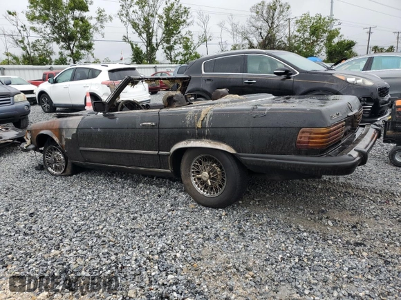 1981 Mercedes-Benz 380 SL z VIN WDBBA45A6BB008589, wystawiony jako Copart lot #52164975 z przebiegiem Nie podano mil oraz Nie do naprawy. Historia ofert i sprzedaży dostępna na DreamBid. Obrazek 2.