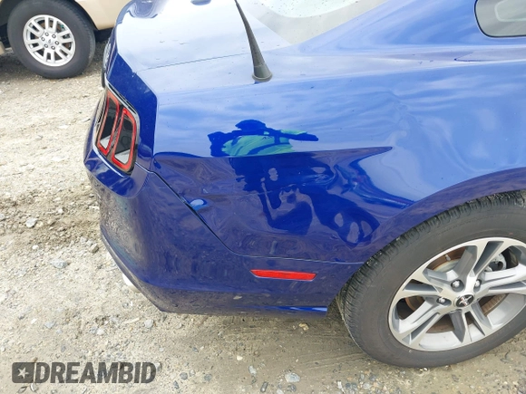 2014 Ford Mustang V6 with VIN 1ZVBP8AM4E5282543, listed as a IAAI auction lot 42367520 with 208,641 mi miles and . Bid and sale history available at DreamBid. Image 17.