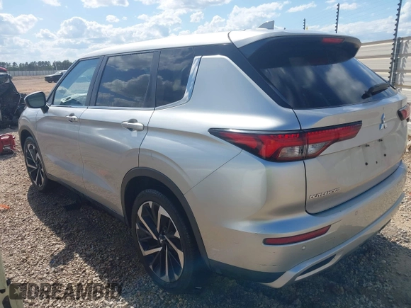 2022 Mitsubishi Outlander SE z VIN JA4J3UA82NZ021498, wystawiony jako IAAI lot #42015884 z przebiegiem 73 420 mil mil oraz . Historia ofert i sprzedaży dostępna na DreamBid. Obrazek 3.