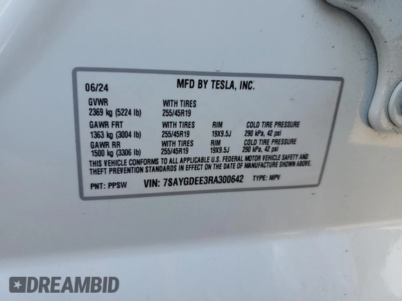 2024 Tesla Model Y Long Range with VIN 7SAYGDEE3RA300642, listed as a Copart auction lot 60530375 with 8,361 mi miles and Salvage title. Bid and sale history available at DreamBid. Image 13.