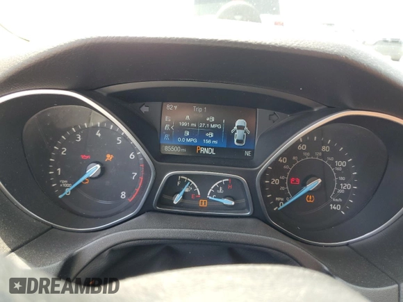 2018 Ford Focus SE z VIN 1FADP3F23JL303948, wystawiony jako Copart lot #55698915 z przebiegiem 85 500 mil mil oraz Szkoda całkowita • Salvage title. Historia ofert i sprzedaży dostępna na DreamBid. Obrazek 9.
