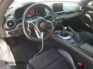 2018 FIAT 124 Spider Abarth z VIN JC1NFAEK4J0134965, wystawiony jako Copart lot #65599784 z przebiegiem Nie podano mil oraz Szkoda całkowita • Salvage title. Historia ofert i sprzedaży dostępna na DreamBid. Obrazek 8.