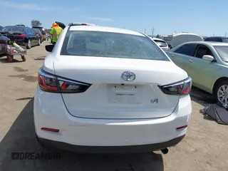 2017 Toyota Yaris z VIN 3MYDLBYV8HY172039, wystawiony jako IAAI lot #42327155 z przebiegiem 100 561 mil mil oraz . Historia ofert i sprzedaży dostępna na DreamBid. Obrazek 17.