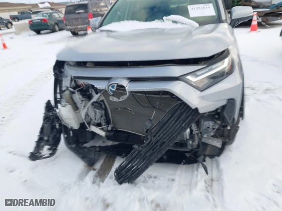 2022 Toyota RAV4 Hybrid XLE with VIN JTMRWRFV4ND568071, listed as a IAAI auction lot 41352014 with 47,513 mi miles. Bid and sale history available at carsss.com. Image 12.