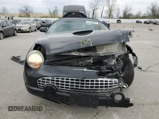 2003 Ford Thunderbird Deluxe z VIN 1FAHP60AX3Y101570, wystawiony jako Copart lot #51546865 z przebiegiem 108 736 mil mil oraz Szkoda całkowita • Salvage title. Historia ofert i sprzedaży dostępna na DreamBid. Obrazek 5.