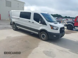 2023 Ford Transit Cargo z VIN 1FTBR1Y88PKA76644, wystawiony jako IAAI lot #42382300 z przebiegiem 42 299 mil mil oraz . Historia ofert i sprzedaży dostępna na DreamBid. Obrazek 1.