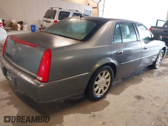 2008 Cadillac DTS 1SA z VIN 1G6KD57Y58U157195, wystawiony jako IAAI lot #41534453 z przebiegiem 199 793 mil mil oraz . Historia ofert i sprzedaży dostępna na DreamBid. Obrazek 4.