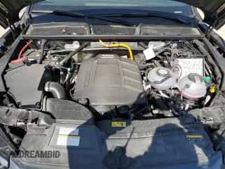 2024 Audi Q5 S line Premium Plus z VIN WA1E2AFY0R2104938, wystawiony jako Copart lot #48248405 z przebiegiem 9 118 mil mil oraz Szkoda całkowita • Salvage title. Historia ofert i sprzedaży dostępna na DreamBid. Obrazek 12.