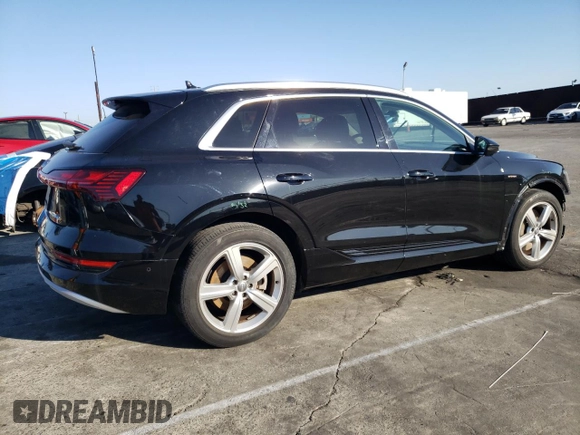 2019 Audi e-tron Premium Plus z VIN WA1LAAGEXKB011980, wystawiony jako Copart lot #44631595 z przebiegiem 68 699 mil mil oraz Szkoda całkowita • Salvage title. Historia ofert i sprzedaży dostępna na DreamBid. Obrazek 3.