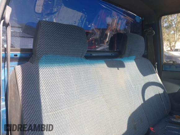 1994 Toyota Pickup z VIN 4TARN81A2RZ306507, wystawiony jako IAAI lot #41834087 z przebiegiem 164 855 mil mil oraz . Historia ofert i sprzedaży dostępna na DreamBid. Obrazek 8.