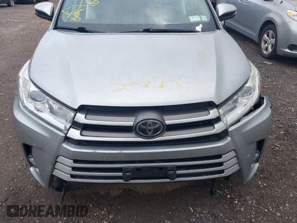 2018 Toyota Highlander SE z VIN 5TDJZRFH6JS545680, wystawiony jako IAAI lot #42548969 z przebiegiem 43 622 mil mil oraz . Historia ofert i sprzedaży dostępna na DreamBid. Obrazek 12.