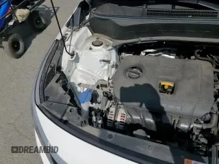 2024 Kia Seltos LX z VIN KNDEPCAA1R7481195, wystawiony jako Copart lot #71741775 z przebiegiem 4 673 mil mil oraz Szkoda całkowita • Salvage title. Historia ofert i sprzedaży dostępna na DreamBid. Obrazek 13.