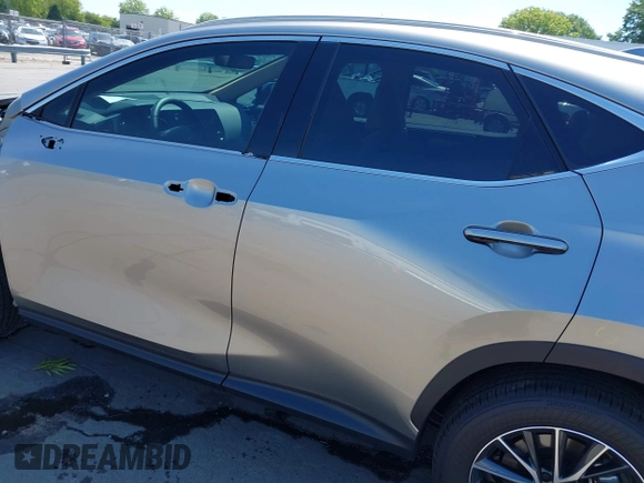 2025 Lexus NX 250 Premium z VIN 2T2GDCAZ1SC020537, wystawiony jako IAAI lot #42140775 z przebiegiem 2 349 mil mil oraz . Historia ofert i sprzedaży dostępna na DreamBid. Obrazek 15.