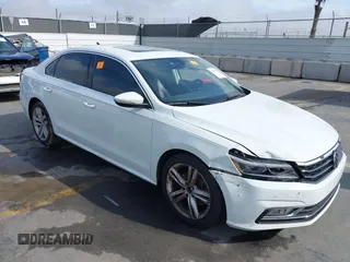 2018 Volkswagen Passat SE z VIN 1VWBA7A33JC031098, wystawiony jako IAAI lot #41915976 z przebiegiem 147 454 mil mil oraz . Historia ofert i sprzedaży dostępna na DreamBid. Obrazek 1.