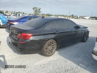 2014 BMW M5 z VIN WBSFV9C53ED594132, wystawiony jako Copart lot #56479355 z przebiegiem 89 020 mil mil oraz Szkody całkowita. Historia ofert i sprzedaży dostępna na DreamBid. Obrazek 3.