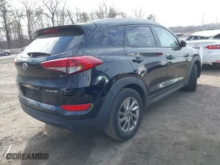 2016 Hyundai Tucson SE with VIN KM8J3CA42GU168610, listed as a IAAI auction lot 41639335 with 86,920 mi miles. Bid and sale history available at carsss.com. Image 4.