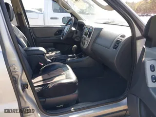 2006 Ford Escape XLT with VIN 1FMYU93146KA41949, listed as a IAAI auction lot 42103938 with 138,902 mi miles. Bid and sale history available at carsss.com. Image 5.