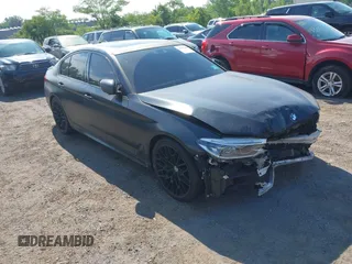 2018 BMW 5 Series M550i xDrive z VIN WBAJB9C55JB286747, wystawiony jako IAAI lot #42583106 z przebiegiem 141 102 mil mil oraz . Historia ofert i sprzedaży dostępna na DreamBid. Obrazek 1.