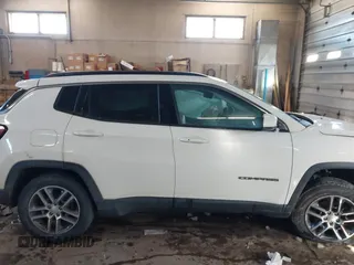 2018 Jeep Compass Latitude with VIN 3C4NJDBB0JT179167, listed as a IAAI auction lot 41622598 with 106,880 mi miles. Bid and sale history available at carsss.com. Image 14.