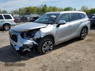 2023 Toyota Highlander L z VIN 5TDKDRAH9PS516256, wystawiony jako Copart lot #54932895 z przebiegiem 6 331 mil mil oraz Szkoda całkowita • Salvage title. Historia ofert i sprzedaży dostępna na DreamBid. Obrazek 1.