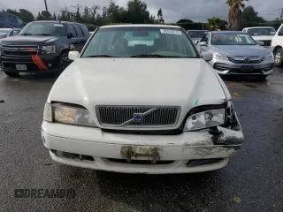 2000 Volvo V70 with VIN YV1LW61J4Y2707036, listed as a Copart auction lot 85958214 with 229,599 mi miles and Salvage Title. Bid and sale history available at carsss.com. Image 5.